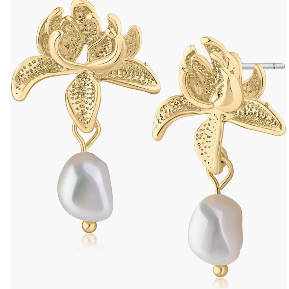 Jardin Fresh Water Pearl Gold Flower Earrings NWT